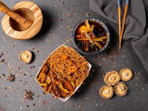 Porc (cotlet) aromat cu legume (Bo Kho) + Ciorbă de pui picantă