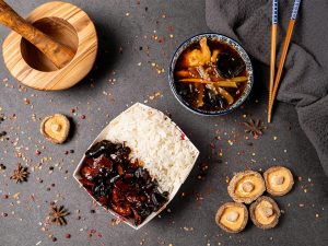 Pui Asian cu urechi de lemn + Ciorbă de pui picantă